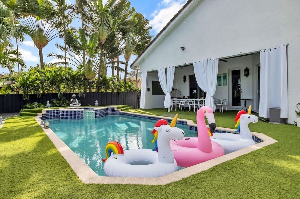 Park East Villa | Casa asaka | waterfront | pool | paradise