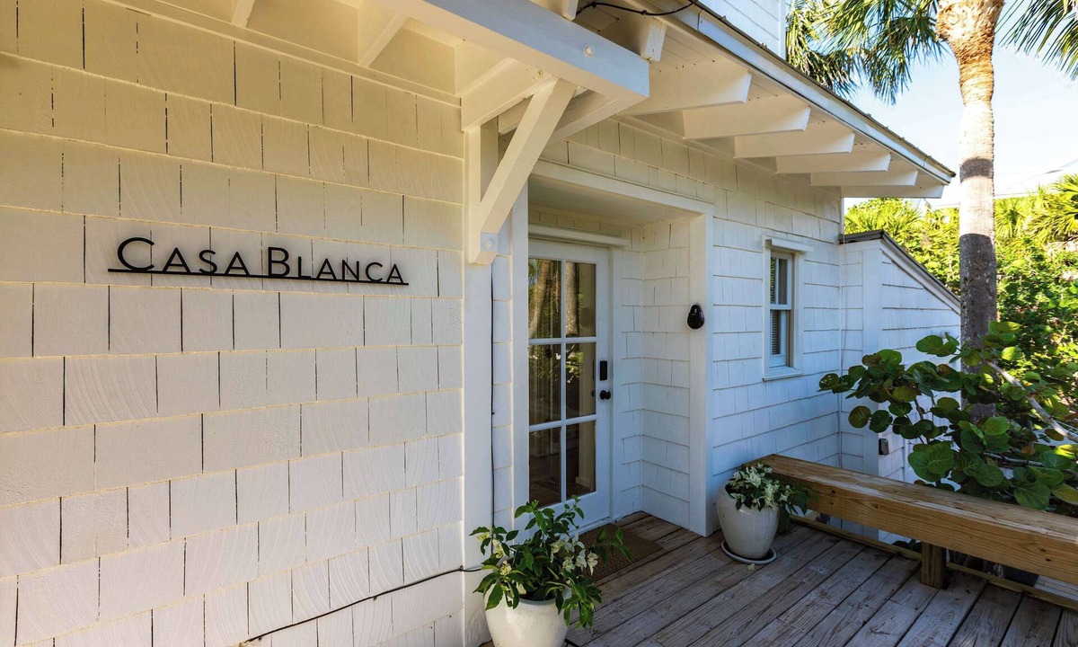 North Captiva House | Casa Blanca: Elegant Beachfront Oasis w/Golf Cart, Kayaks, and more!