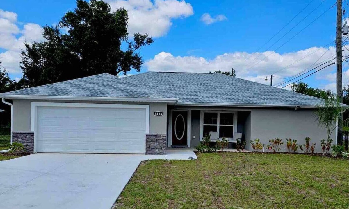 Ocala House | Casa Mia! Minutes away from WEC, OBS, FAST & HITS. Located on W Hwy 40!