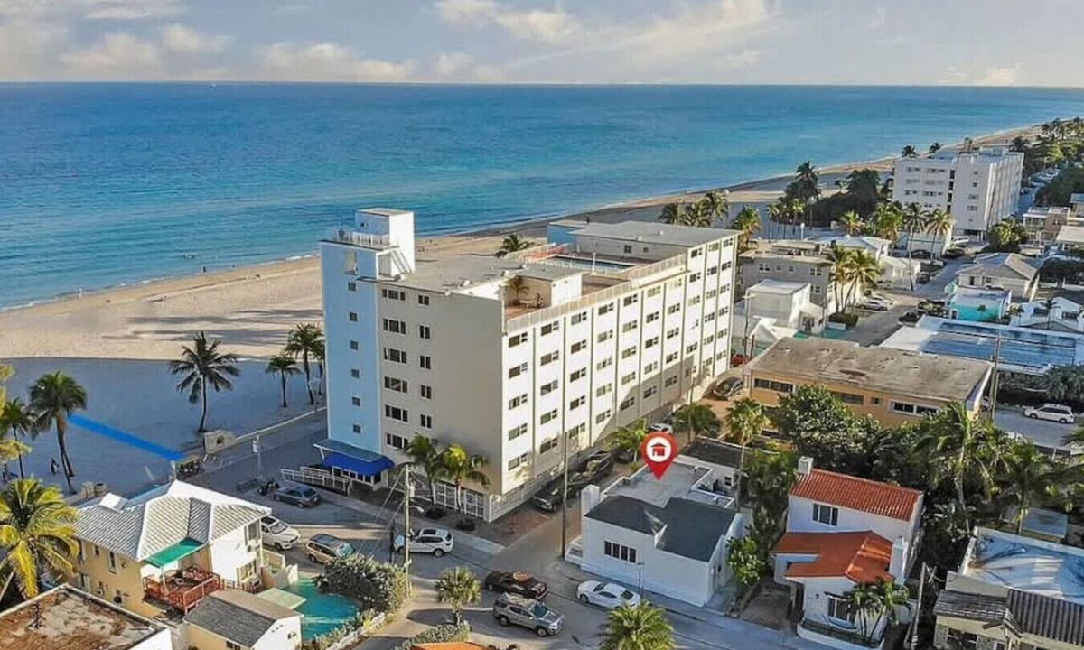 Hollywood South Central Beach Apartment | Casa Roselle 3 Bedrooms Beach access