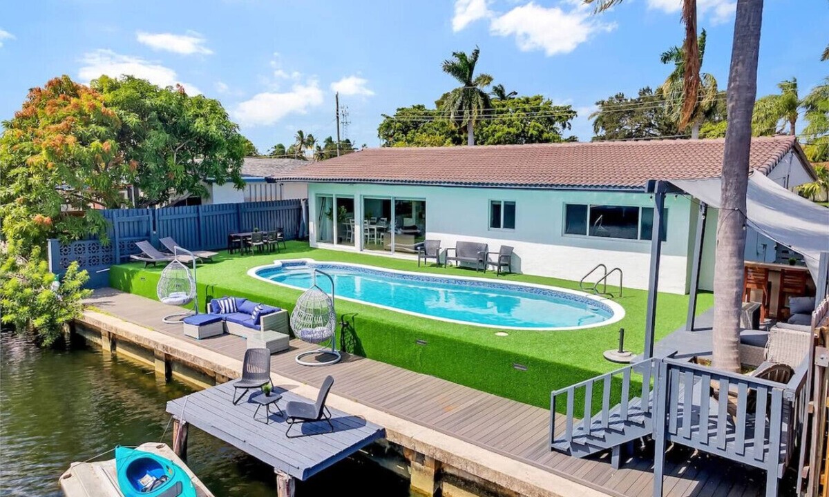 North Central Hollywood House | Casa Utopia l Waterfront l Kayaks l Pool