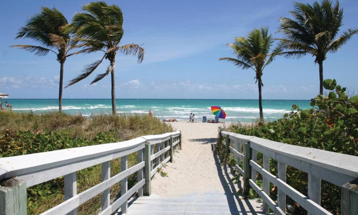 Hollywood Bed & Breakfast | CasaDonna`s Sea Breeze Suite - No Hidden Resort Fees
