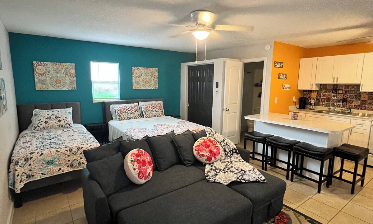 Town N County Park Apartment | Casita Cortes is quiet, cozy and centrally located in Tampa.