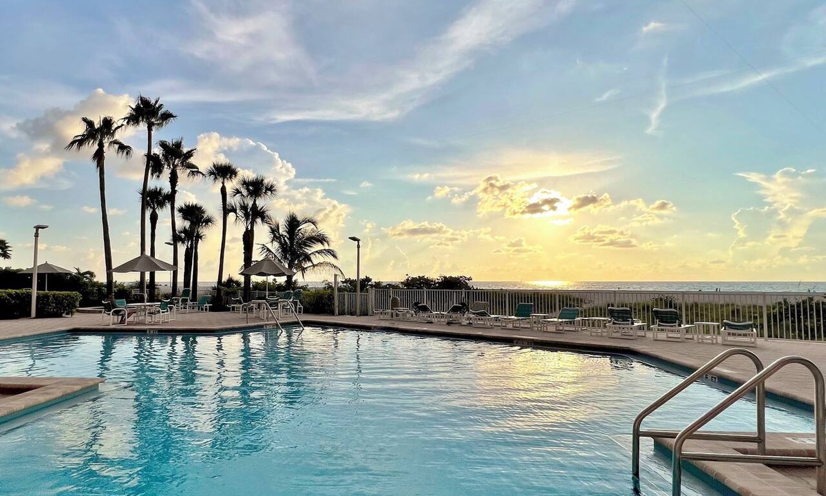 Sand Key Condo | CBC 1-15D – Gulf and Intercoastal water Views-Heated Pool - Spa- Gym!