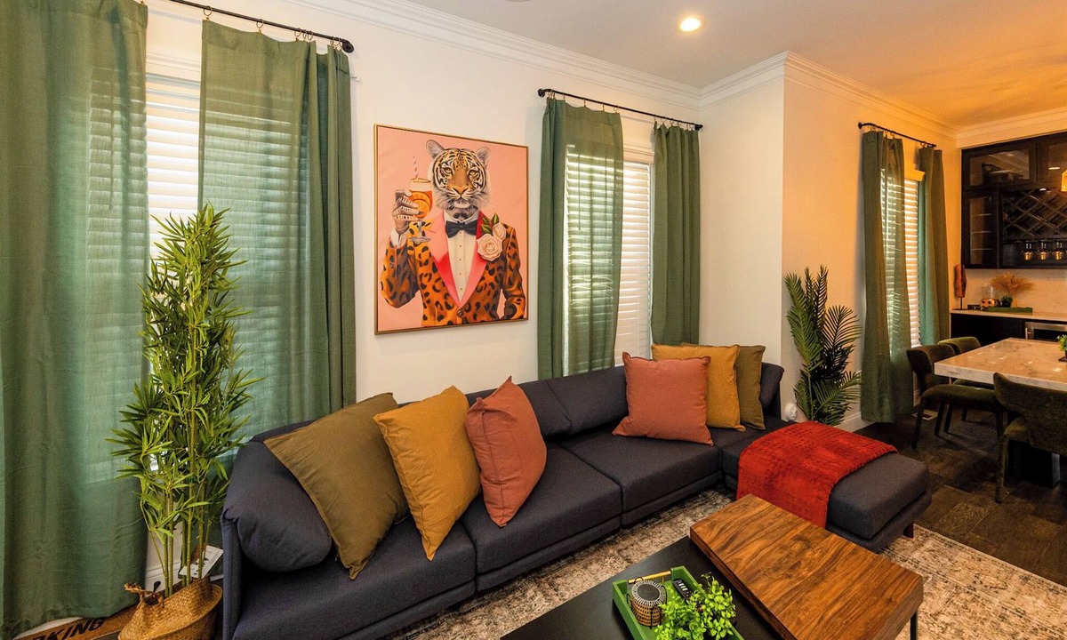 Victorian Village House | Central location! Short North, OSU. 4 Bedrooms. TVs in every room.