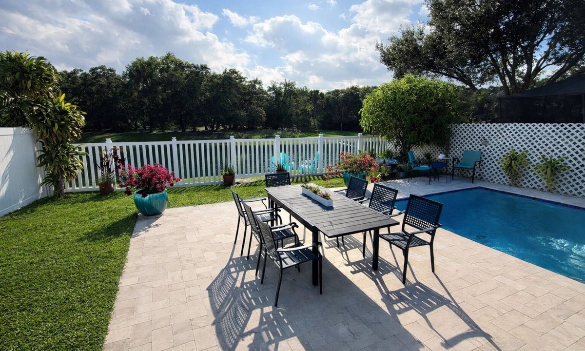 Florida North Atlantic Coast House | Central Palm Beach Gardens 3BR Townhome, Private Pool, Canal view, near Beach