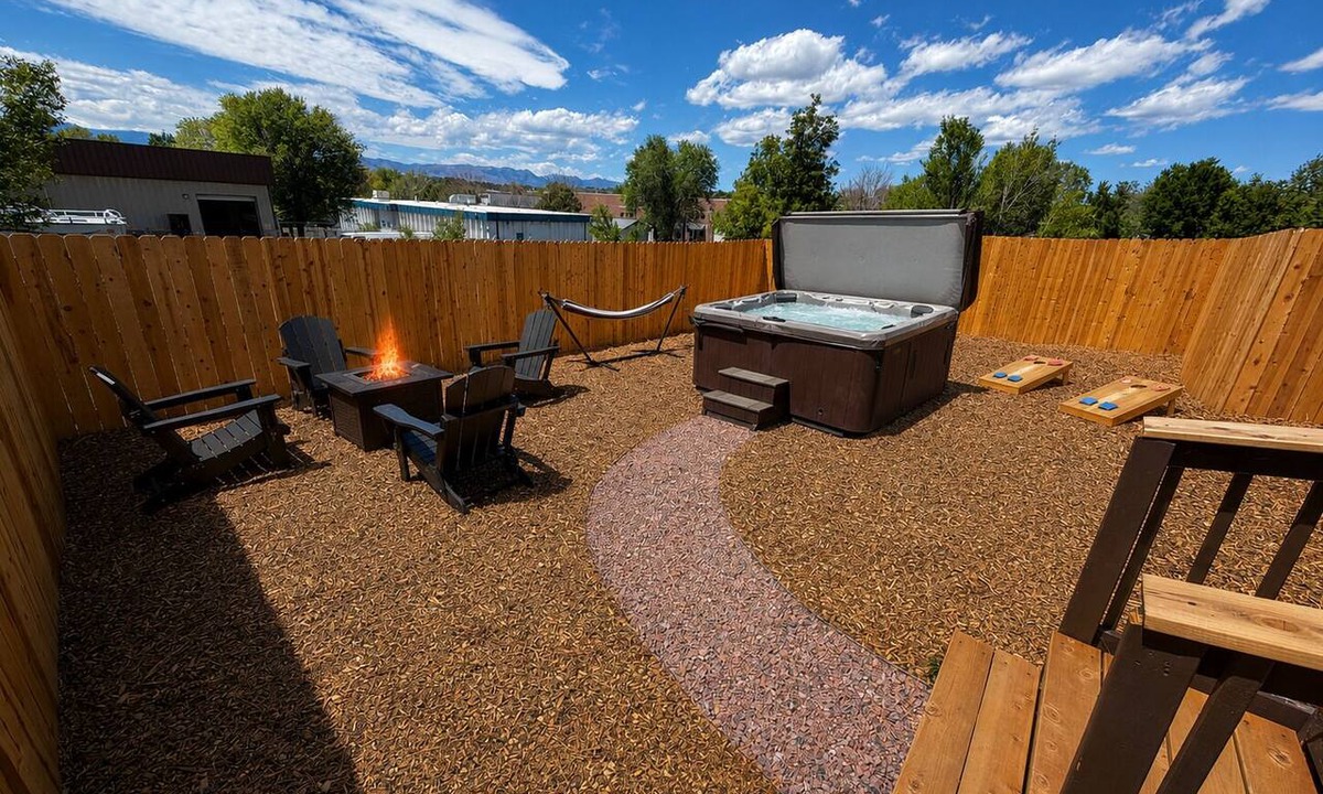Cimarron Hills Apartment | Centrally Located with 180° Mountain Range Views