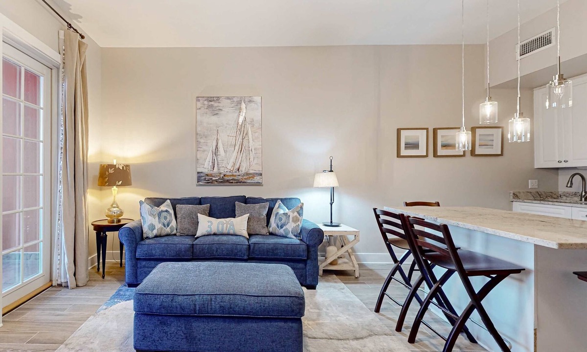 Gulf Place Condo | Centrally located condo near shopping & the beach with shared pools & tennis courts