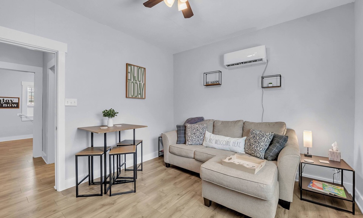 University House | Charming 1-bedroom house close to it all!