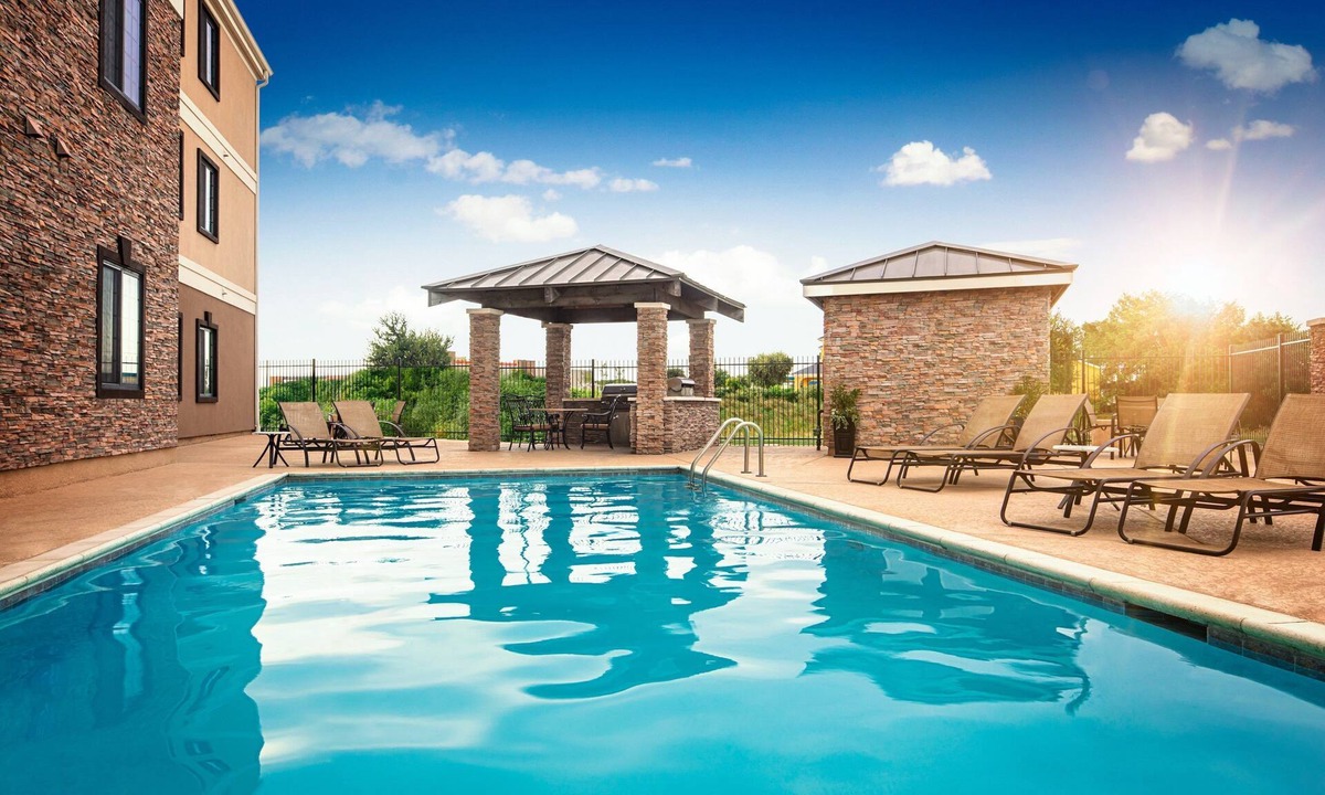 White Settlement Apartment | Charming 1BR Suite w/Free Breakfast + Pool Access