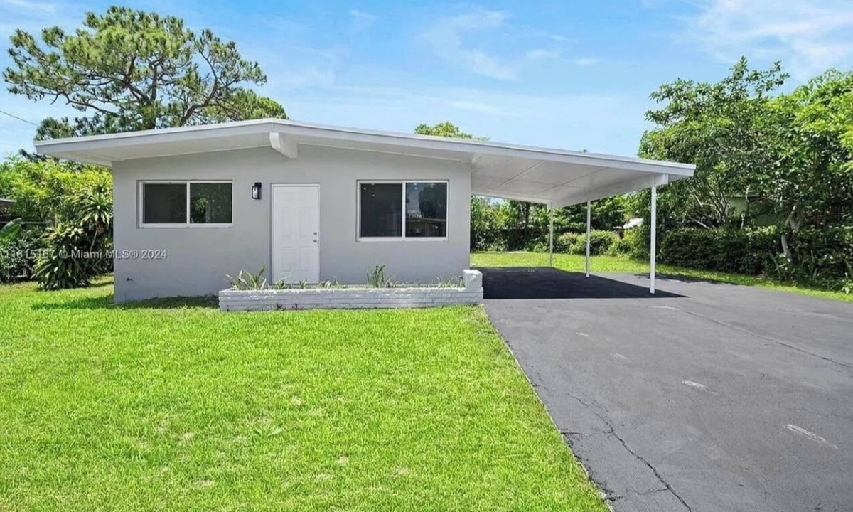 Lauderhill House | Charming 2-bedroom house in beautiful Fort Lauderdale with AC, WiFi