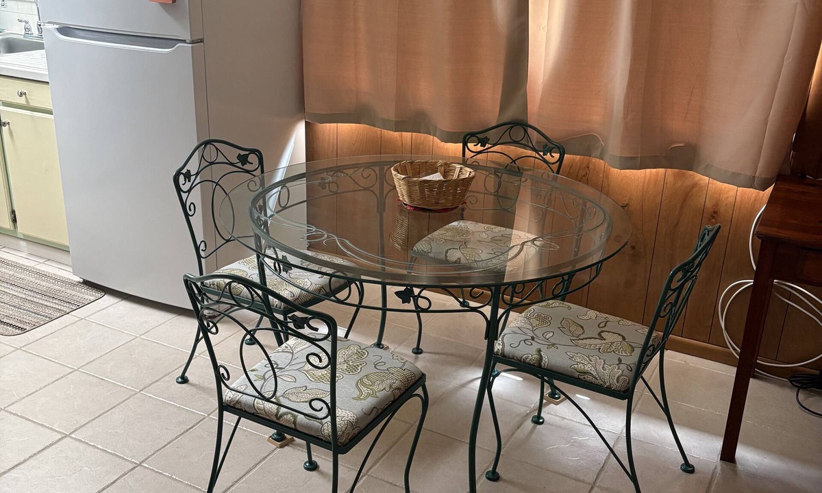 Silver Springs House | Charming 2-bedroom, 1-bath lakefront house in the Ocala National Forest