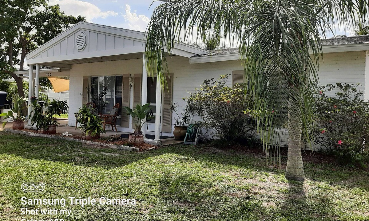 Port Saint Lucie House | Charming 2-bedroom house on ocean access canal in Port St. .Lucie FL