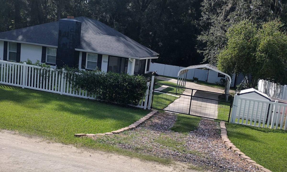 Ocala House | Charming 2-bedroom, 1 bath, game room, patio fenced.in lovely Ocala