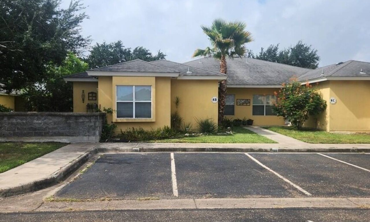 Pharr Apartment | Charming 2-bedroom apartment with patio, AC and pool in welcoming Pharr