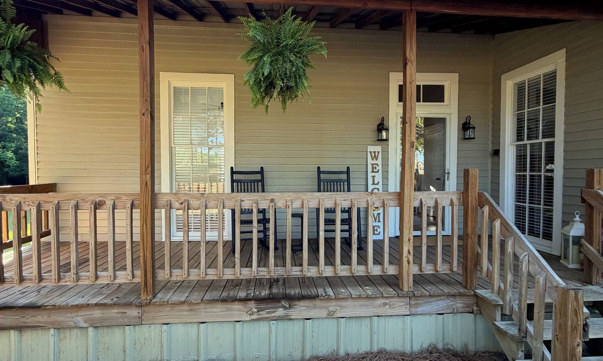 Americus Other | Charming 2-bedroom farmhouse in enchanting Americus with AC