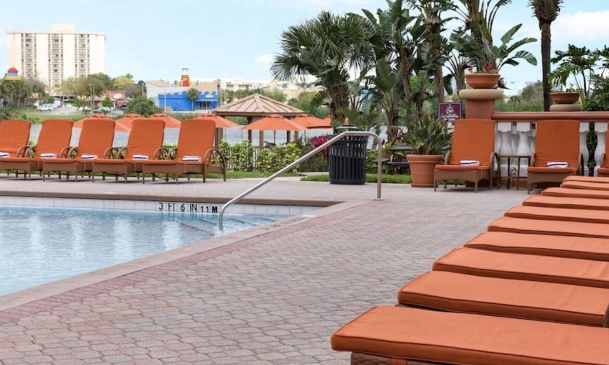 Florida Center Resort | Charming 2-bedroom resort with AC, WiFi in delightful Orlando