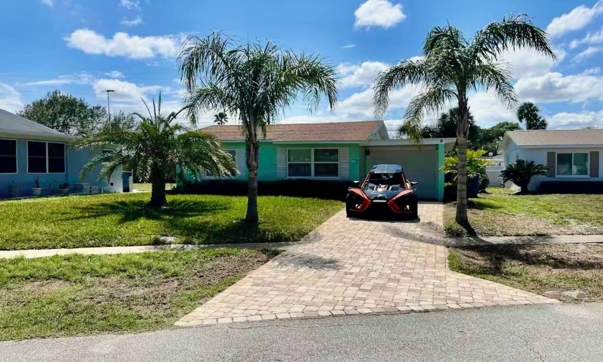 Ormond-by-the-Sea House | Charming 2-bedroom house in welcoming Ormond Beach with wifi, AC, and more.
