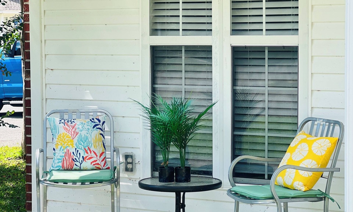 Niceville House | Charming 3-bedroom Bungalow in Destin FL. Relax, Recharge, Repeat!