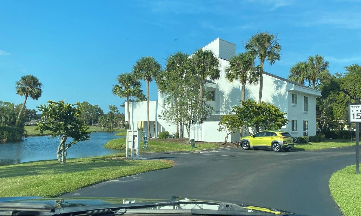 Sawgrass Condo | Charming 3-bedroom condo in Sawgrass near ocean