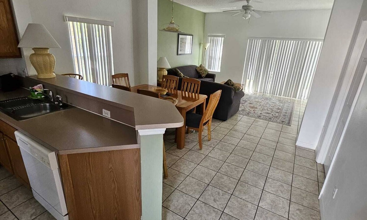 Crystal Cove House | Charming 3-bedroom townhome, 15 min Drive to Disney World, and Parks
