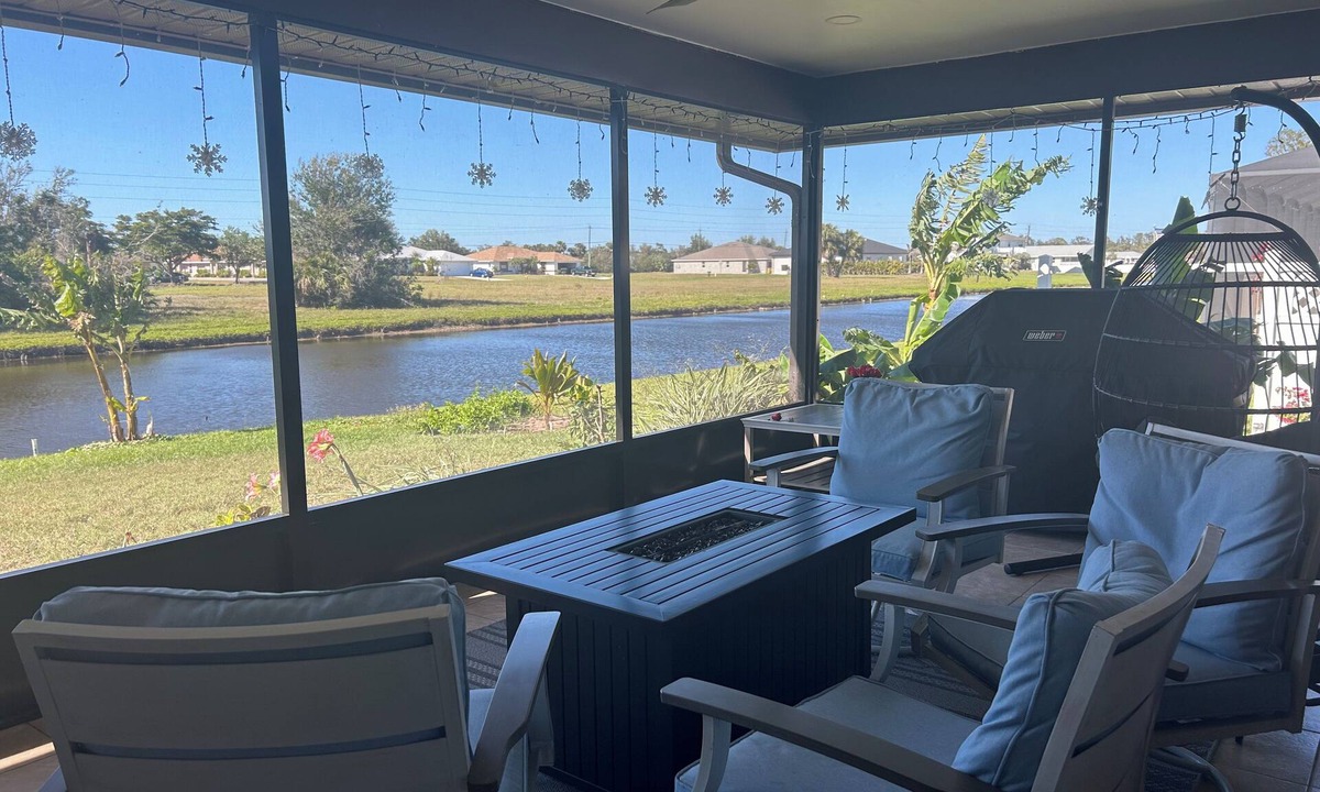 Pebble Beach House | Charming 3-bedroom house with water view in Rotonda West