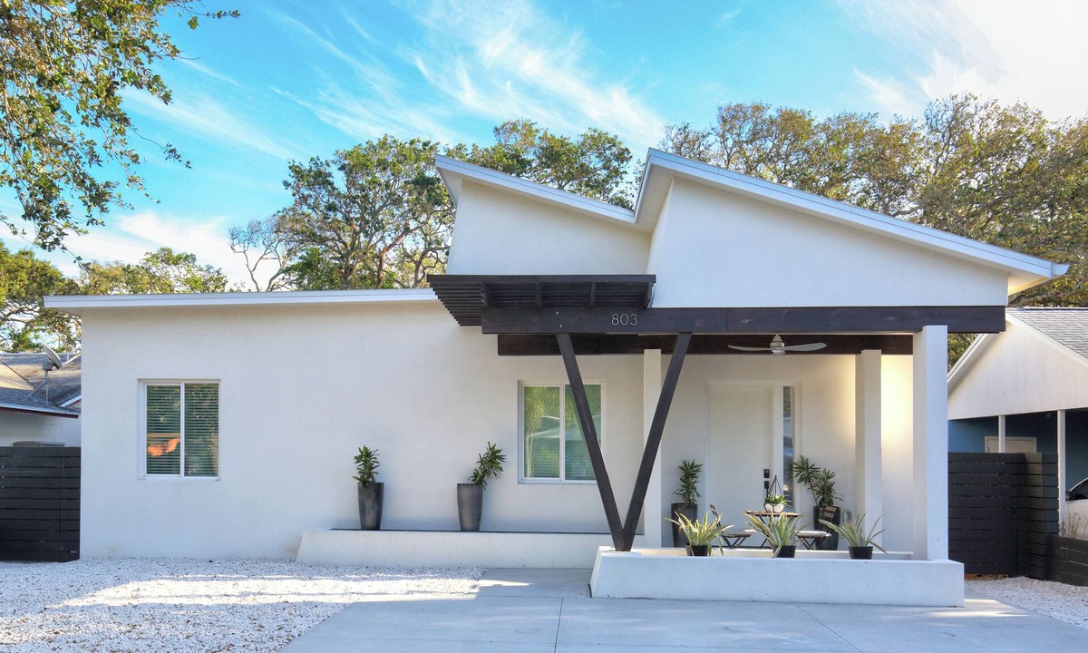 Horton Shores House | Charming 3BR Beach House. 3-Min Walk to the Beach. Great for Families