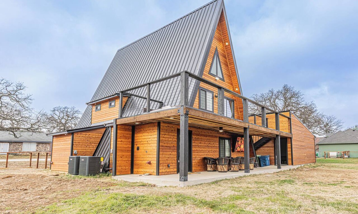 Oak Point Cabin | Charming A-Frame Cabin:Water View & Large Yard,13 miles to Universal Kids Resort