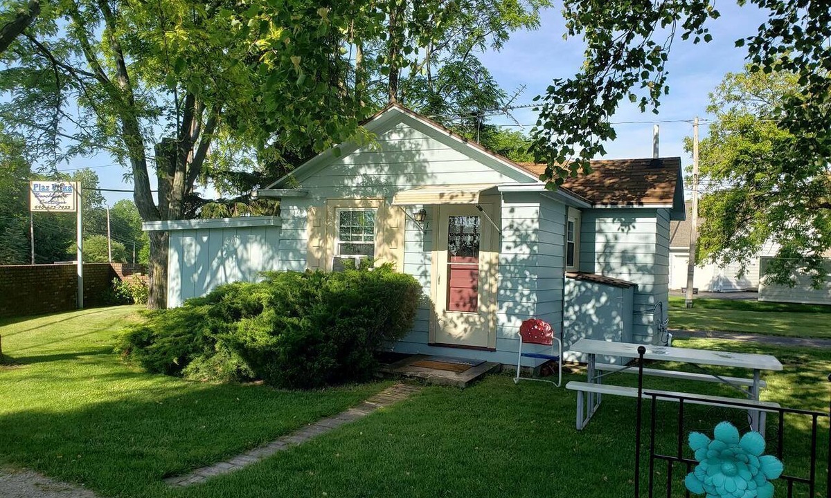 Vermilion Cottage | Charming Beach Cottage Along Lake Erie near Cleveland, Ohio