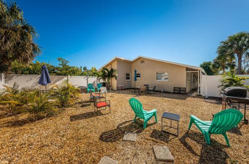 Indian Rocks Beach Apartment | Charming Beach Villa B