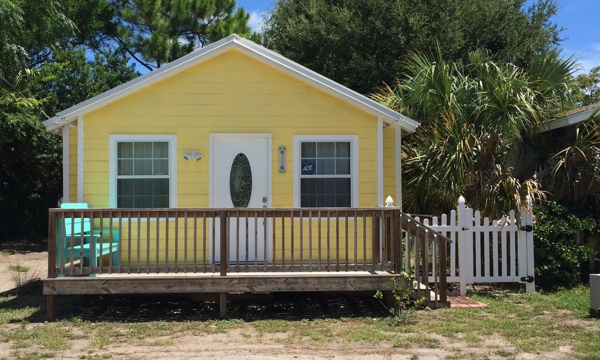 Jacksonville Beach House | Charming Bungalow Close to Beach, Golf and Entertainment