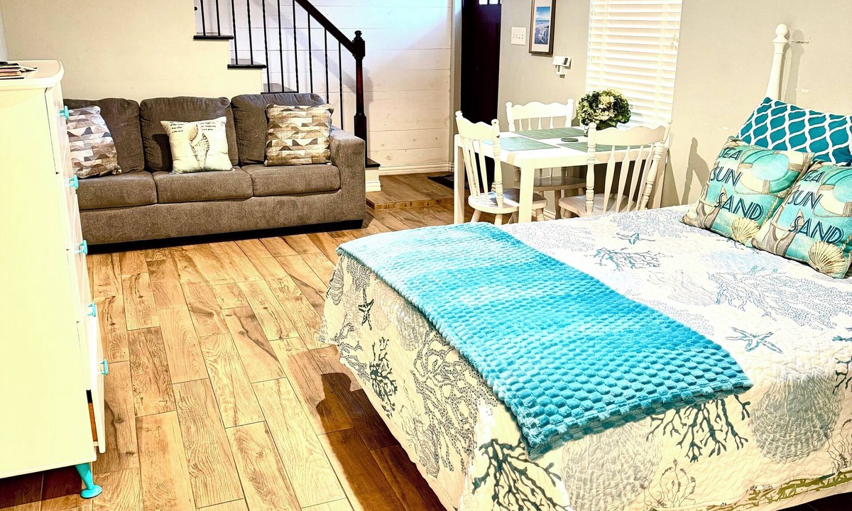 San Jacinto House | Charming downstairs unit Walking Distance to the Beach!