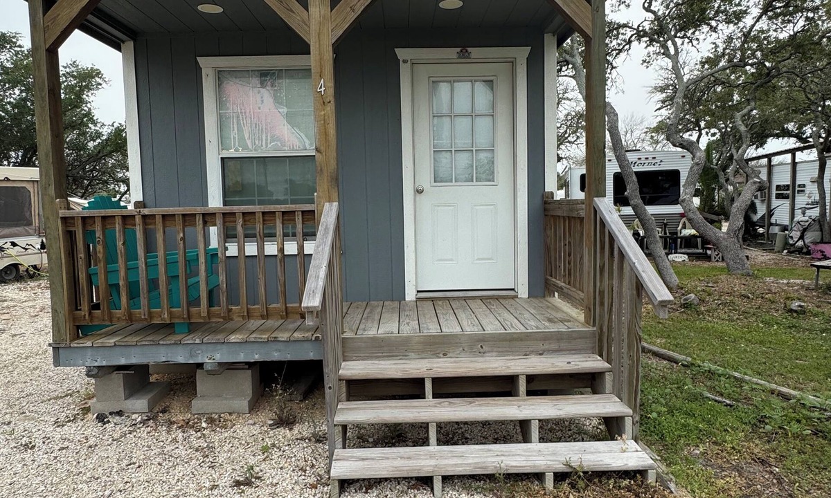 Port O Connor Cabin | Charming Fishing Cabin with AC and WiFi in beautiful Port O'Connor