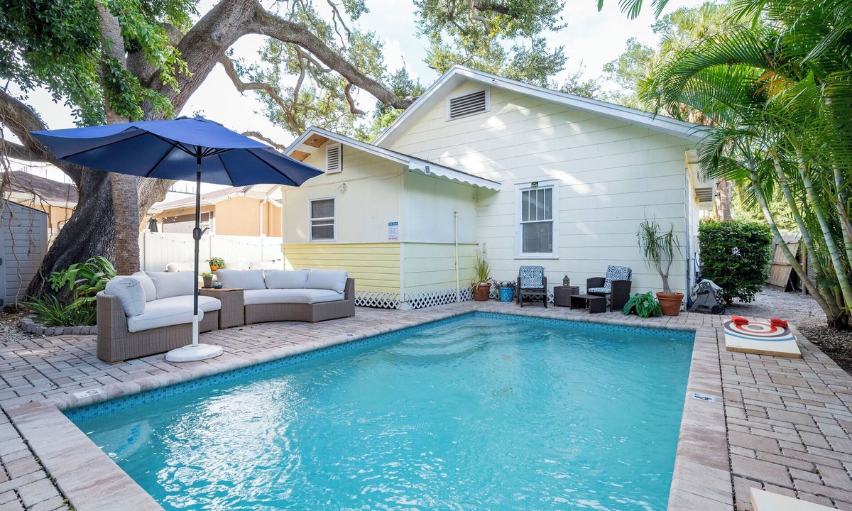 Gillespie Park House | Charming Gillespie Park Bungalow with Pool in Downtown Sarasota