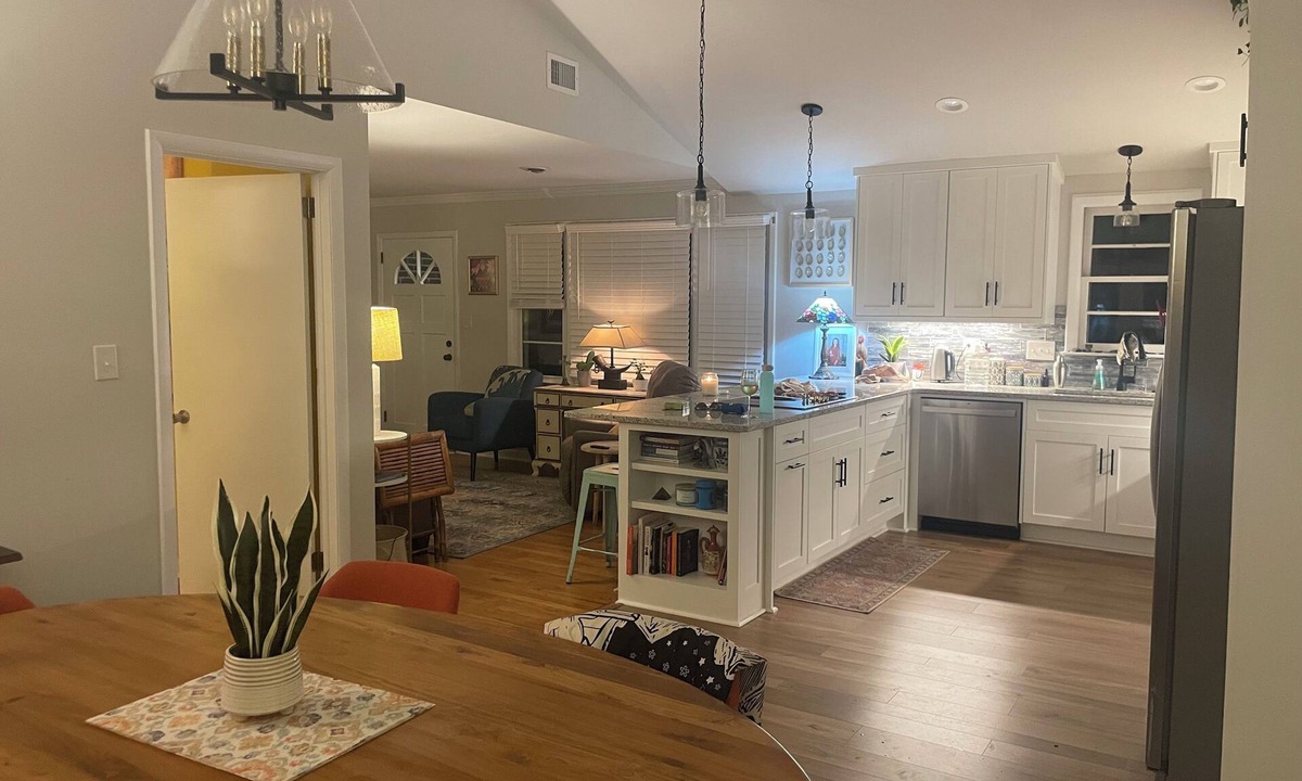 National Hills House | Charming Masters Cottage within a short walk <1 mile to the Augusta National.