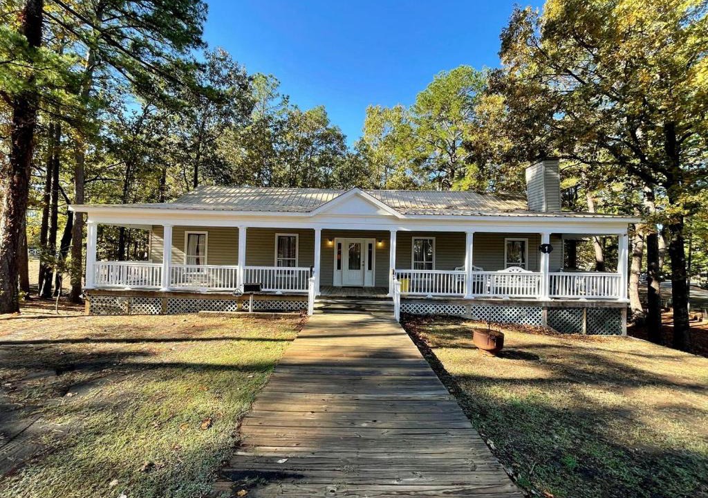 Zwolle House | Charming Modern Cabin with Fireplace, Large Porches, WiFi, and Cozy Living Spaces in Zwolle, Louisiana