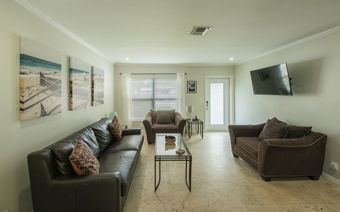 South Middle River Apartment | Charming Oasis with a Pool! (Unit #102) WILTON/FLL
