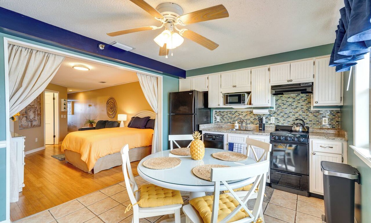 Gulf Lagoon Beach Apartment | Charming Panama City Studio w/Community Pool!