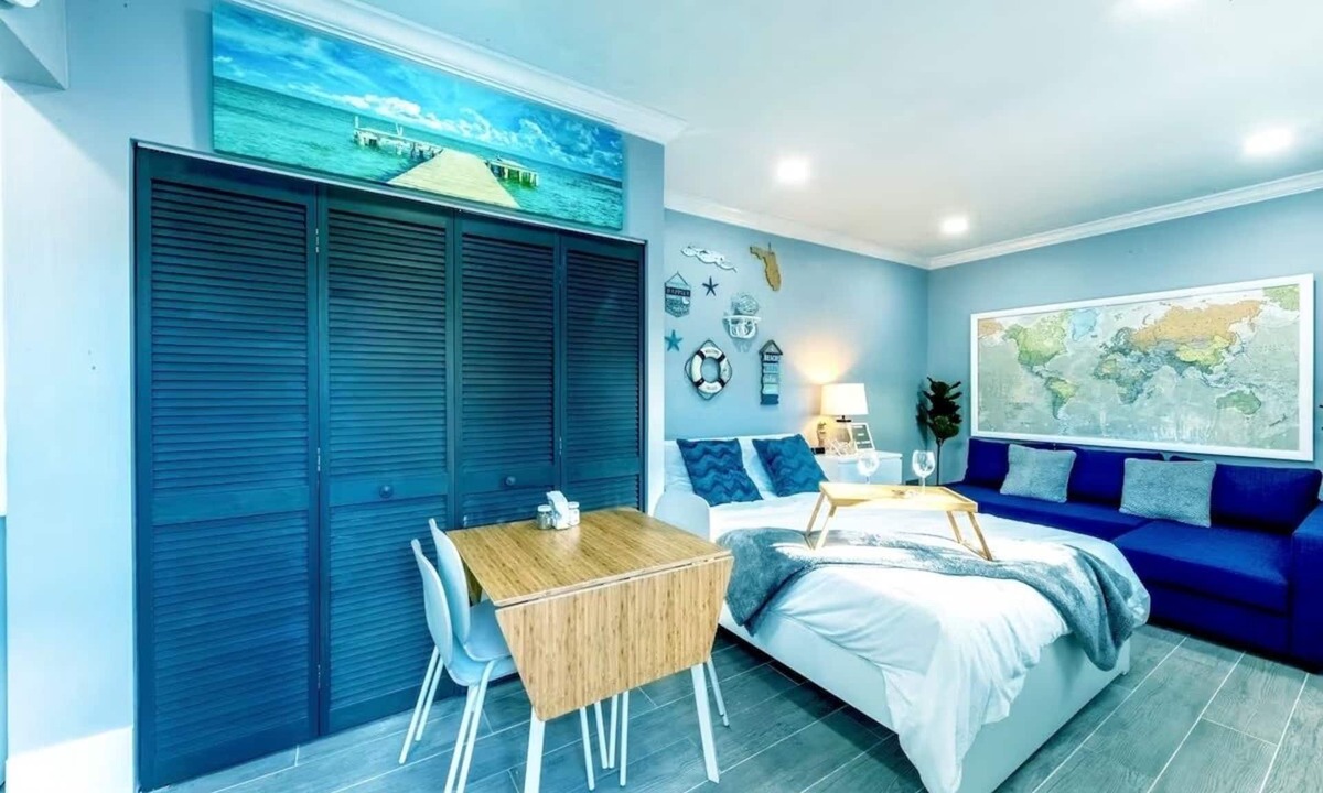 Royal Poinciana House | Charming Private Studio with AC and WiFi in lovely Hollywood