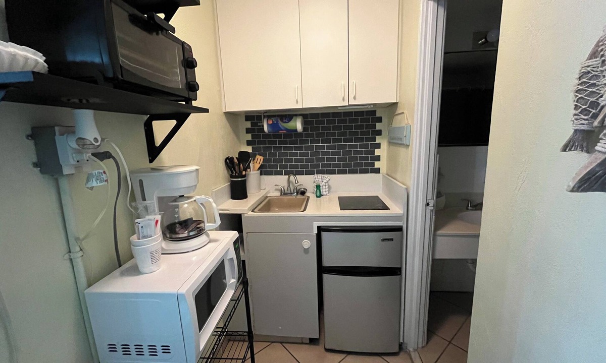 South Peninsula Historic District Resort | Charming resort in wonderful Daytona Beach with WiFi, AC Unit 310