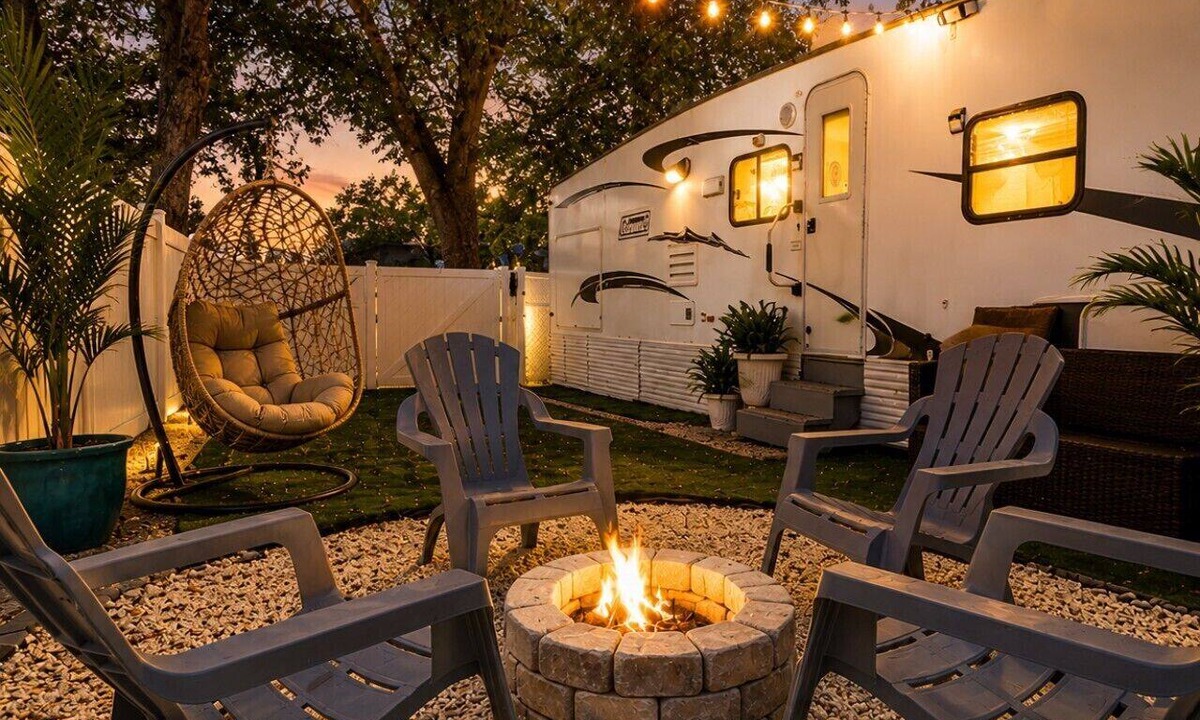 Spring Hill House | “Charming RV Getaway – Close to everything!