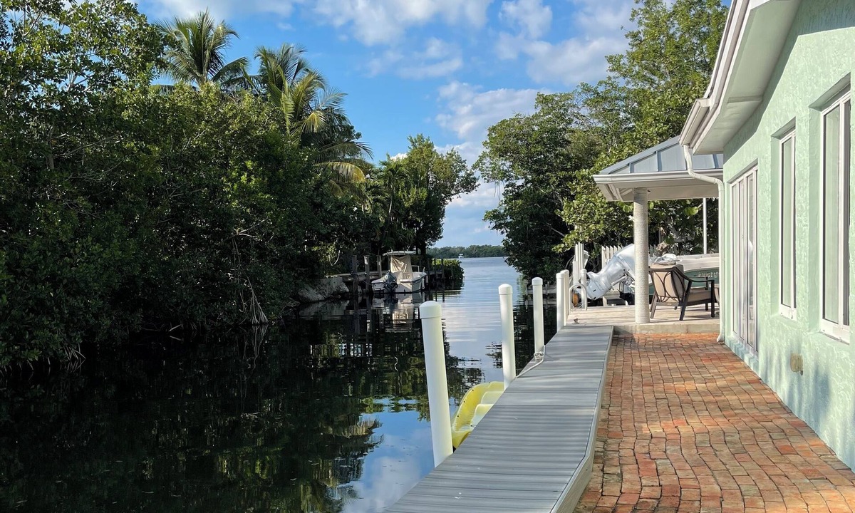 Buccaneer Point Cottage | Charming Seaside Getaway with All the Comforts of Home