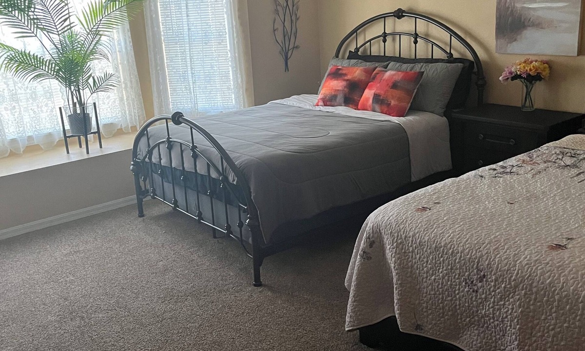 Riverview House | Charming spacious bedroom and private bath. No kitchen access