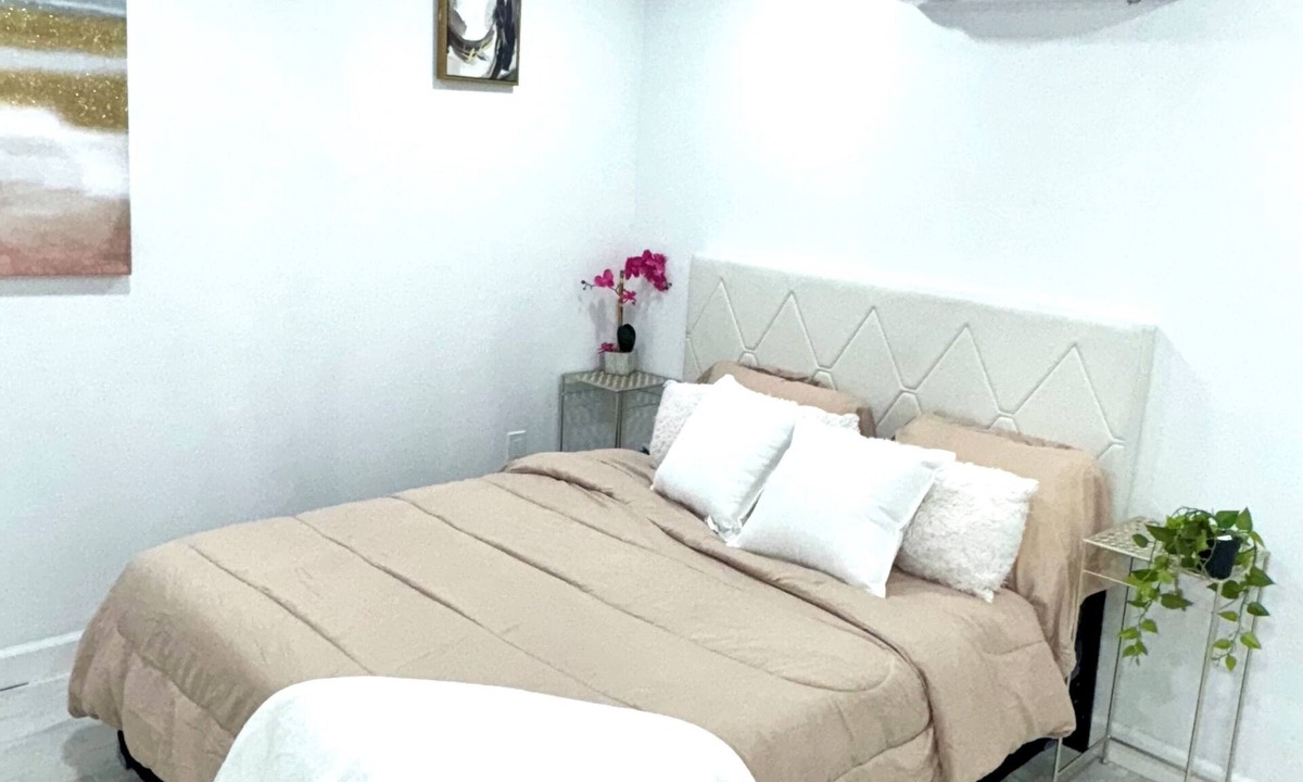 Driftwood Apartment | Charming studio in lovely Hollywood with WiFi, AC