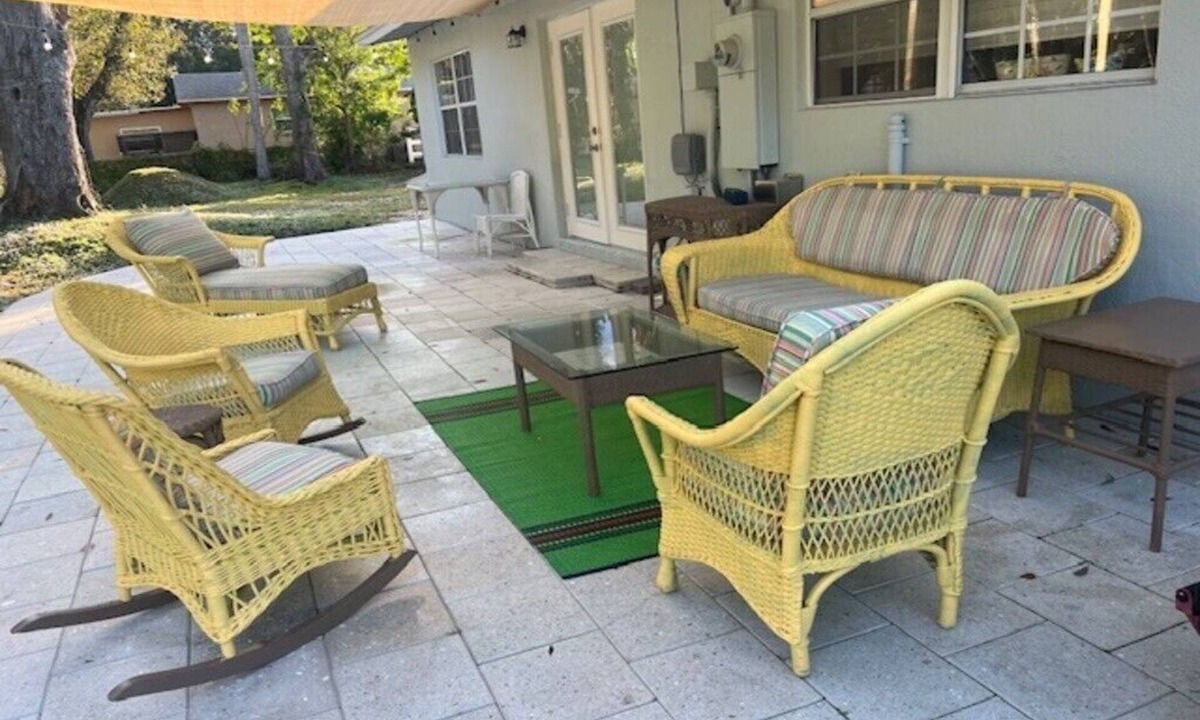 Vero Beach Apartment | Charming studio w over an acre backyard, 3 minutes downtown and 10 minutes beach