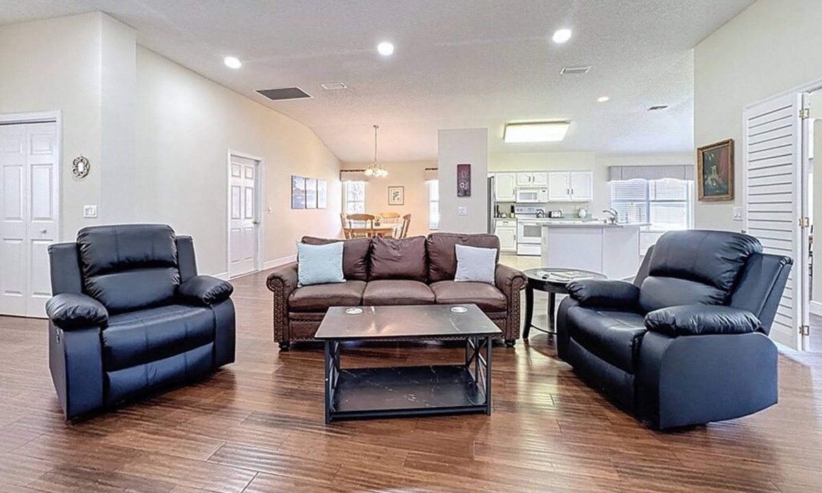 The Villages Villa | Charming Villa with Golf Cart: Steps from Spanish Springs & Shopping!