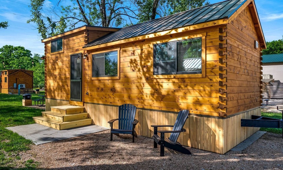 Bull Creek Cabin | Charming Wooden Cabin Nestled Amidst Trees in Branson, Missouri