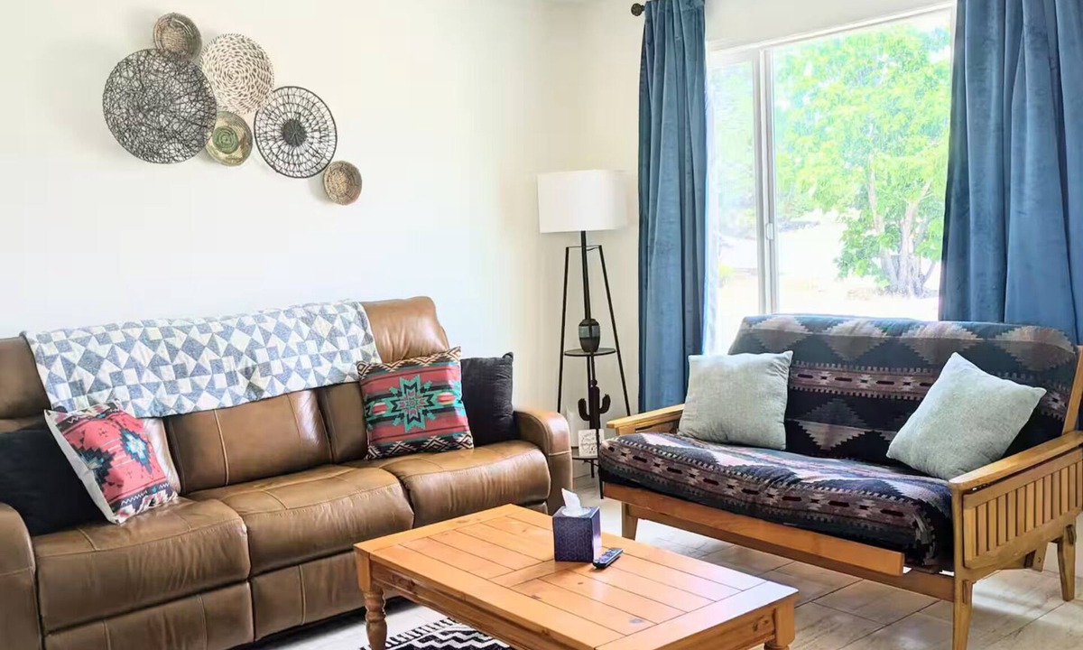 Farmington House | Cherry Hills Gem 🌵3 bedroom 1 bathroom conveniently located