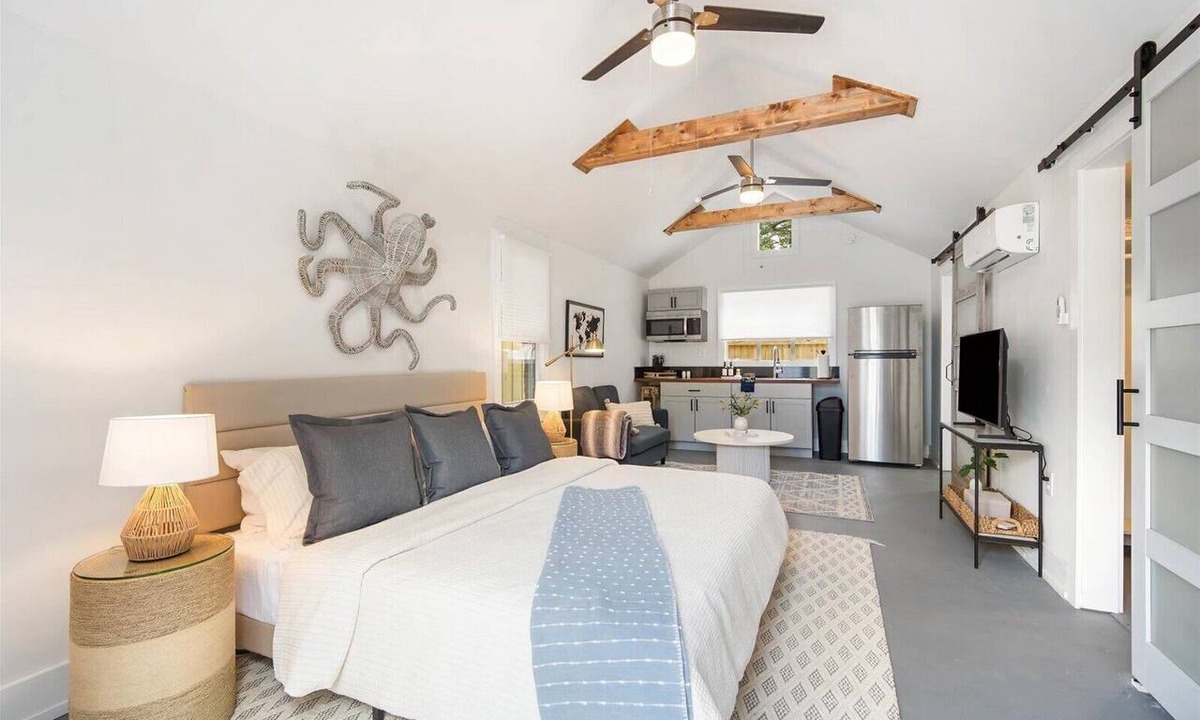 River District Apartment | Chic King Studio Near Anna Maria Island. Parking & Beach Gear Included