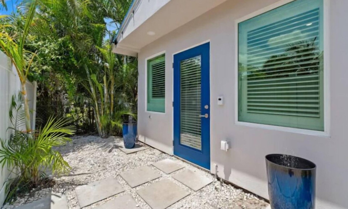 Palm Beach Gardens Apartment | Chic Upscale Tiny House with WiFi and AC Best Location in Palm Beach Gardens